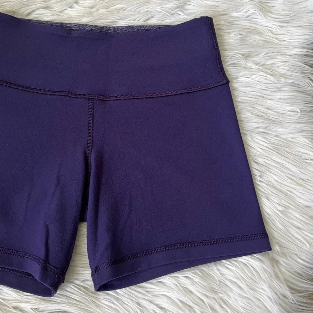 {Lululemon} Reverse Groove Short in Dense Purple / Heathered Angel Blue - Size 4